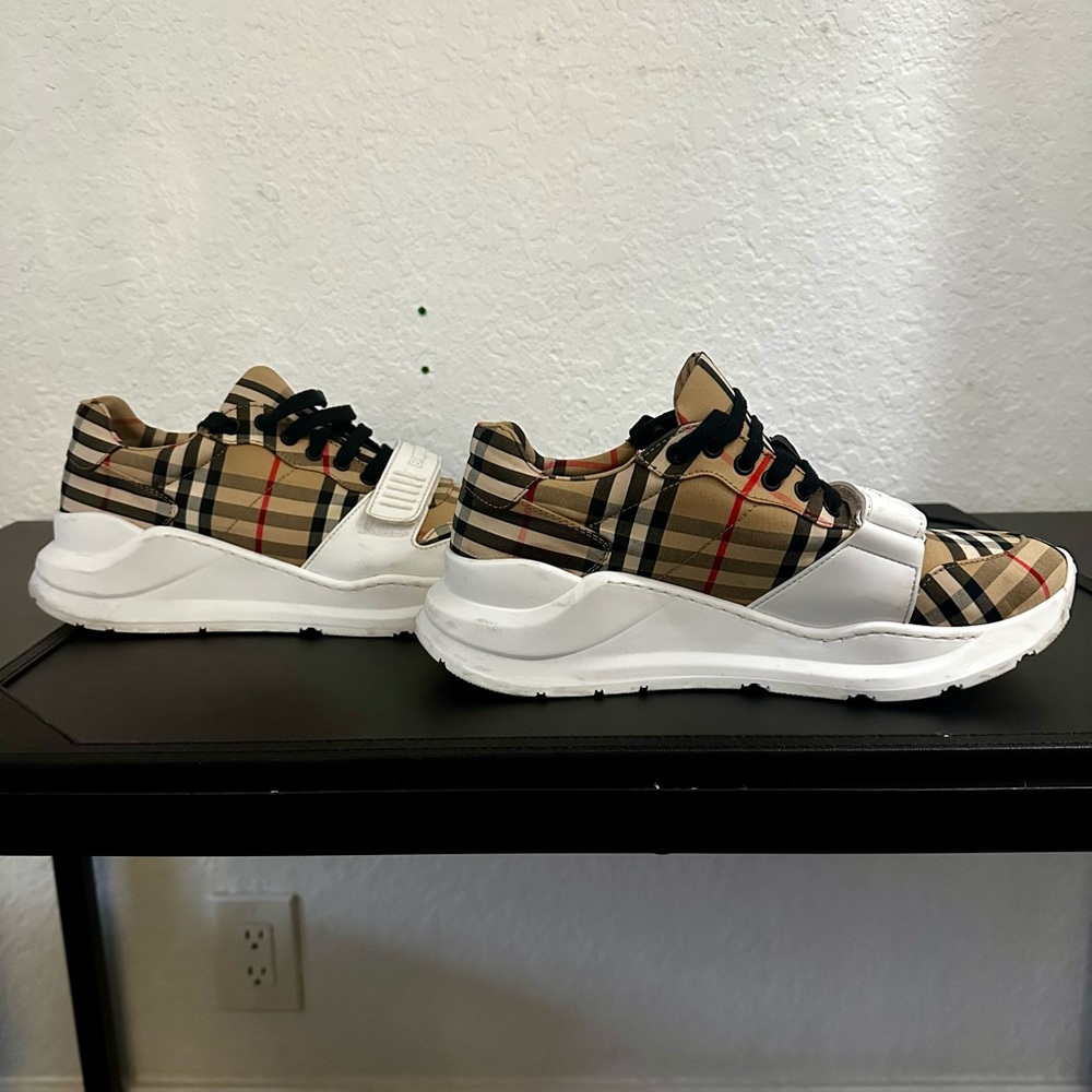 Burberry Regis Low Top Sneaker Archive Beige Size 10.5 US - Picture 2 of 7